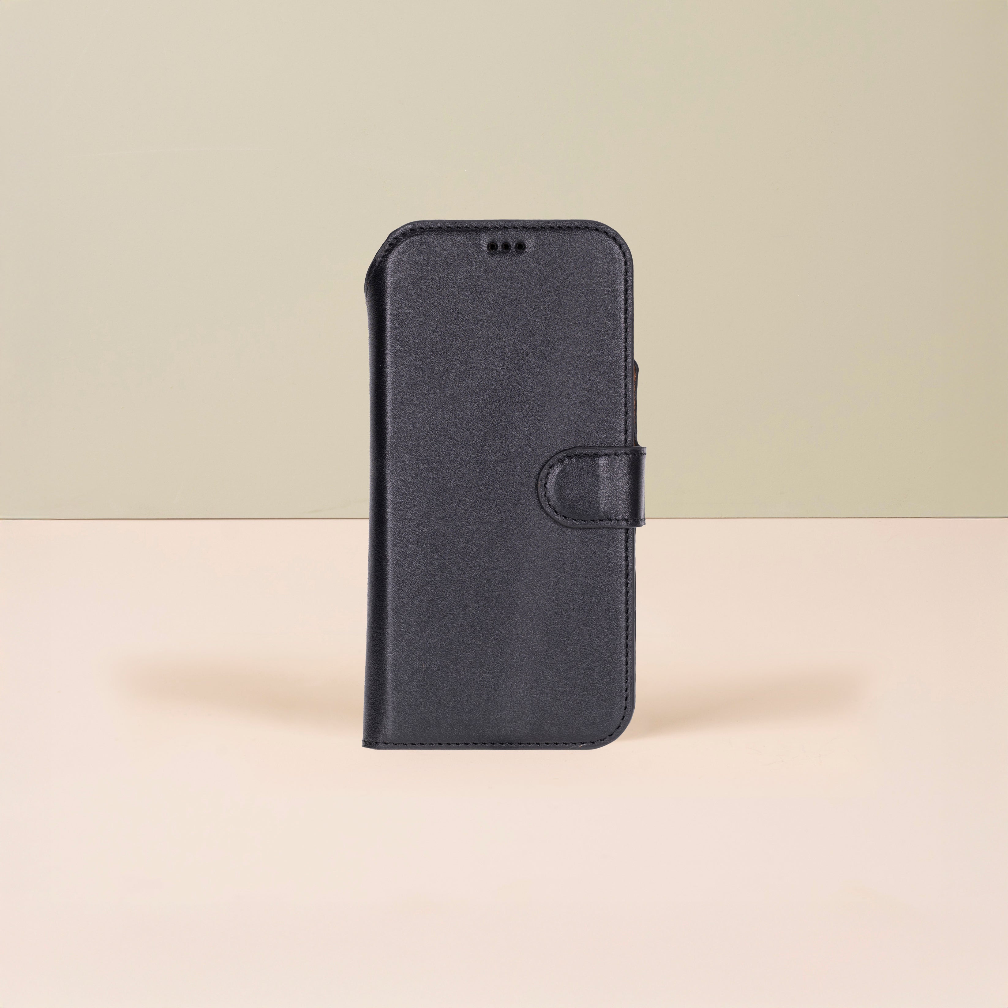 Leather iPhone 18 Pro Wallet Case – Black - Austin