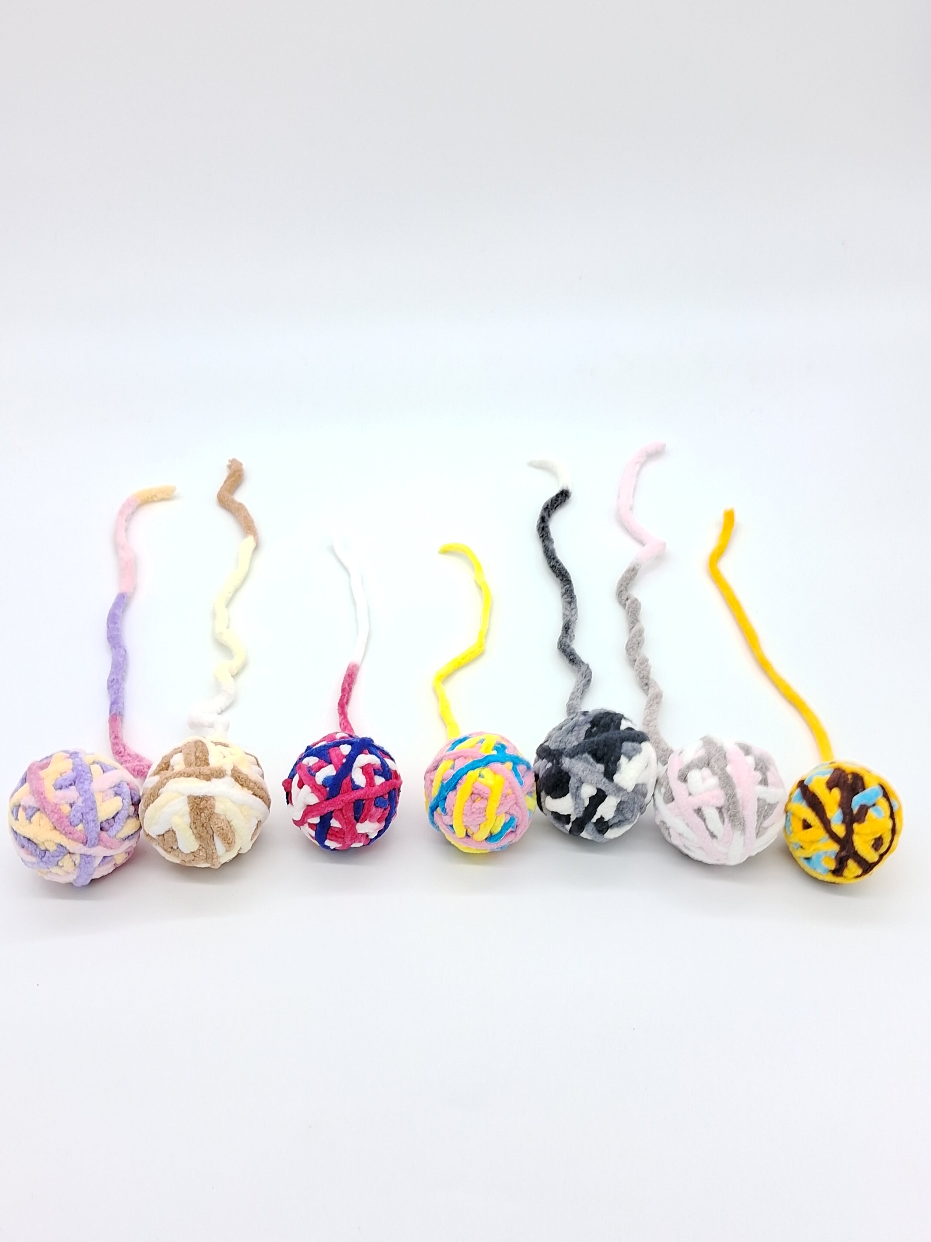 Kitty Cat Yarn Ball (SMALL)